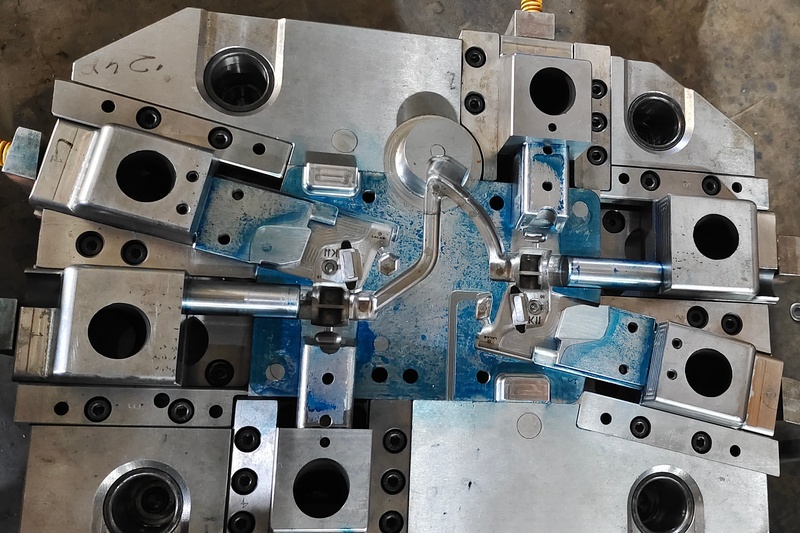 DIE CASTING DIES