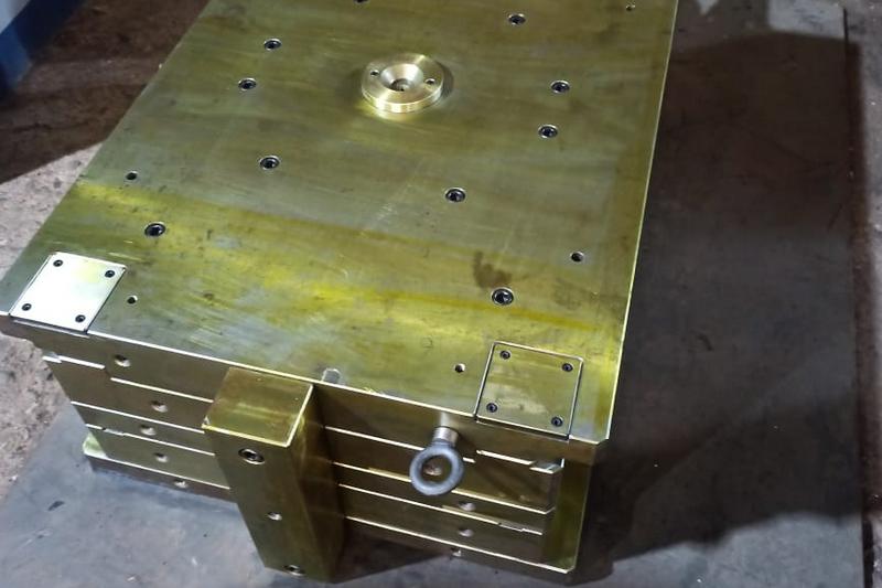 PLASTIC MOULD